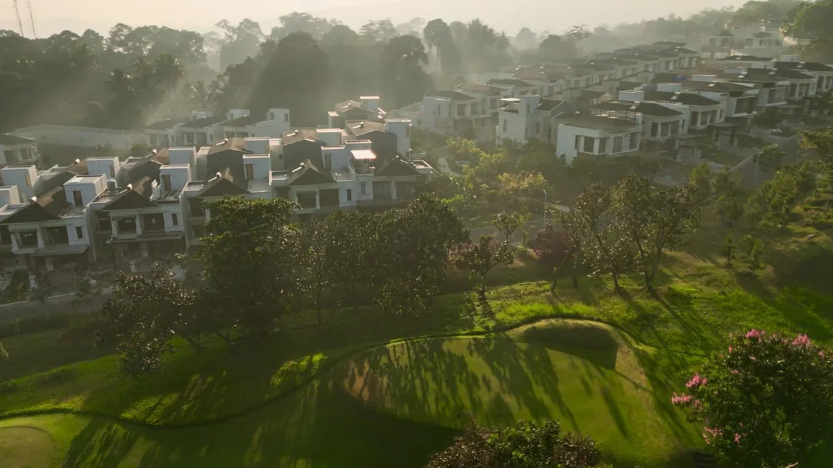 Tuscany Hills - Suasana Kawasan Pagi (Actual Photo)