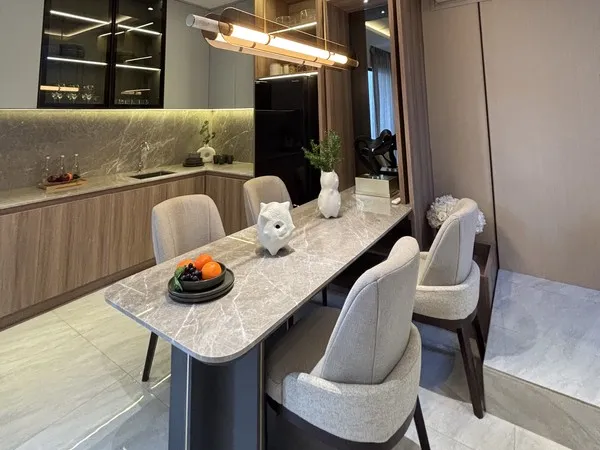 Orlens Interior 2